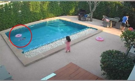 Bebé casi muere ahogada, cae alberca, pero su pequeña hermana la salva (Video)