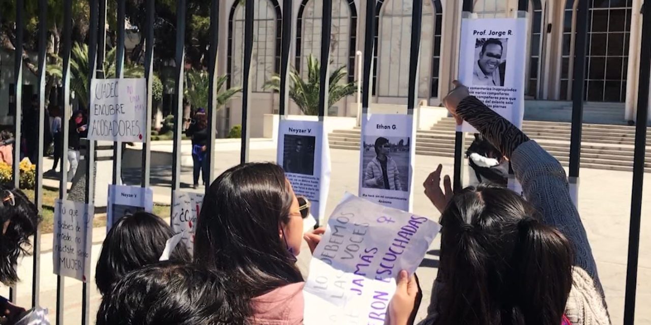 Alumnas de la UAdeC hacen su tendedero para exhibir casos de acoso sexual