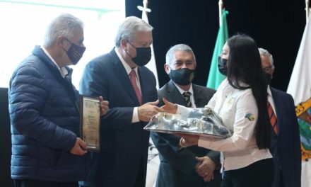 Chema Frausto reconoce la labor de la UAAAN