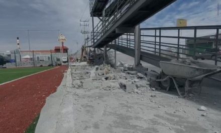 Viento en Saltillo provoca el derribe de una barda en el Otilio