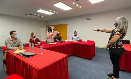 Toman protesta integrantes del patronato de la UDT