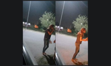 Encuentran a mujer ensangrentada vagando en calles de Torreón; dos sujetos la habrían atacado