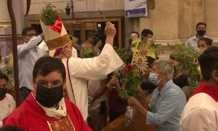 Católicos celebran Domingo de Ramos en Saltillo
