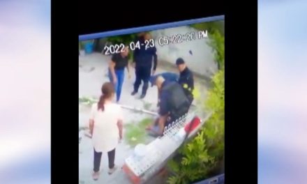 Denuncian a policías municipales de Monclova por abuso; le rompen costillas a una persona