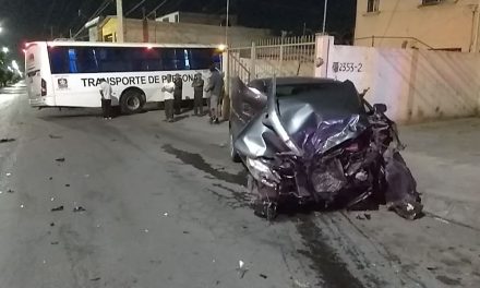 Tras no hacer su alto obligatorio, un hombre terminó causando un fuerte accidente en Saltillo