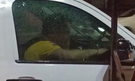 Ebrio choca y se da a la fuga en Saltillo… lo agarran metros más adelante