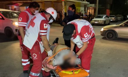 Menor de edad embarazada convulsiona luego de chocar contra un auto