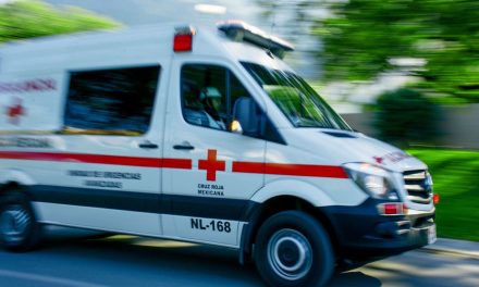 Hombre casi vuelca en la Saltillo-Torreón; quedó con heridas en cabeza y tórax