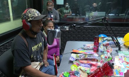 ‘Queremos hacer felices a los niños’ entregan donativo a Fundación RCG