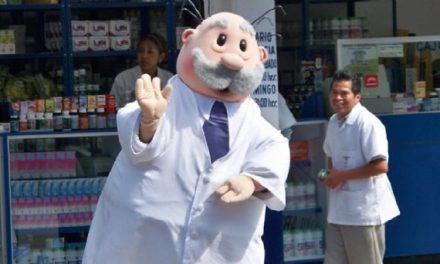 Ésto es lo que gana una persona por usar una botarga del Dr. Simi