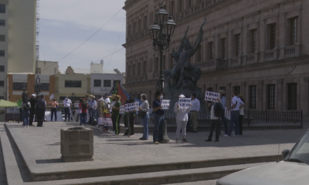 Ciudadanos se manifiestan contra revocación de AMLO