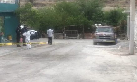 Encuentran a indigente sin vida en Saltillo; horas antes intentó ingresar a los domicilios