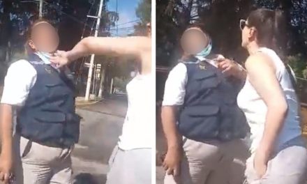 Mujer humilla y escupe a guardia de seguridad y la apodan #LadyEscupitajo (video)