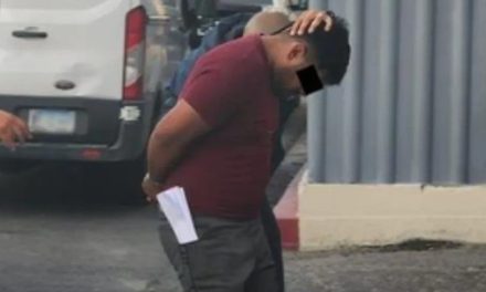 Joven asesina a su madrastra, le corta la mano a su papá y huye a la frontera