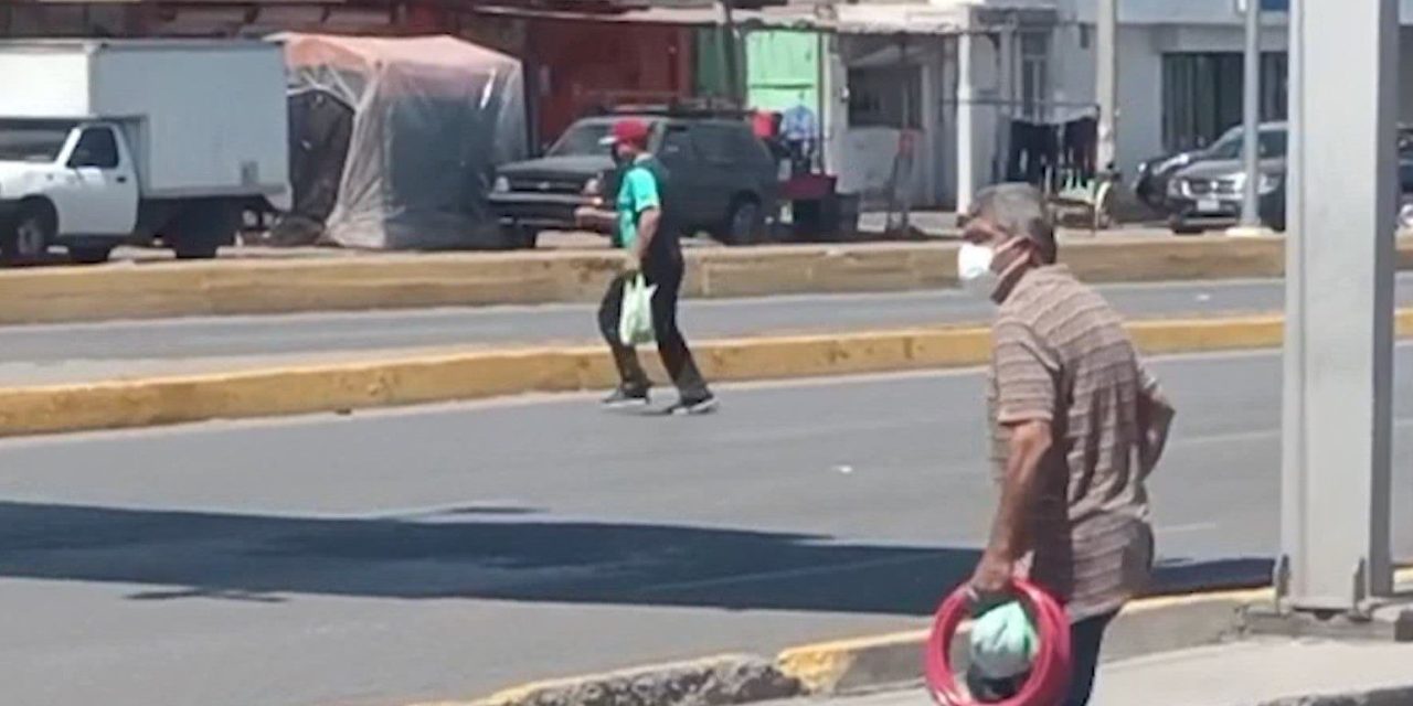 ‘Valientes’ de Saltillo ignoran los puentes peatonales