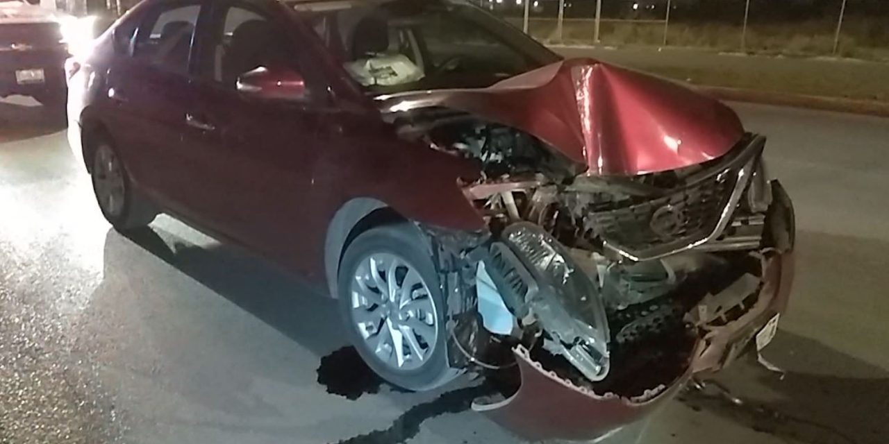 Se pone ebrio y estrella su carro al quedarse dormido, en Saltillo