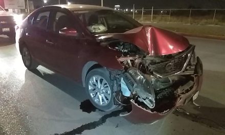 Se pone ebrio y estrella su carro al quedarse dormido, en Saltillo