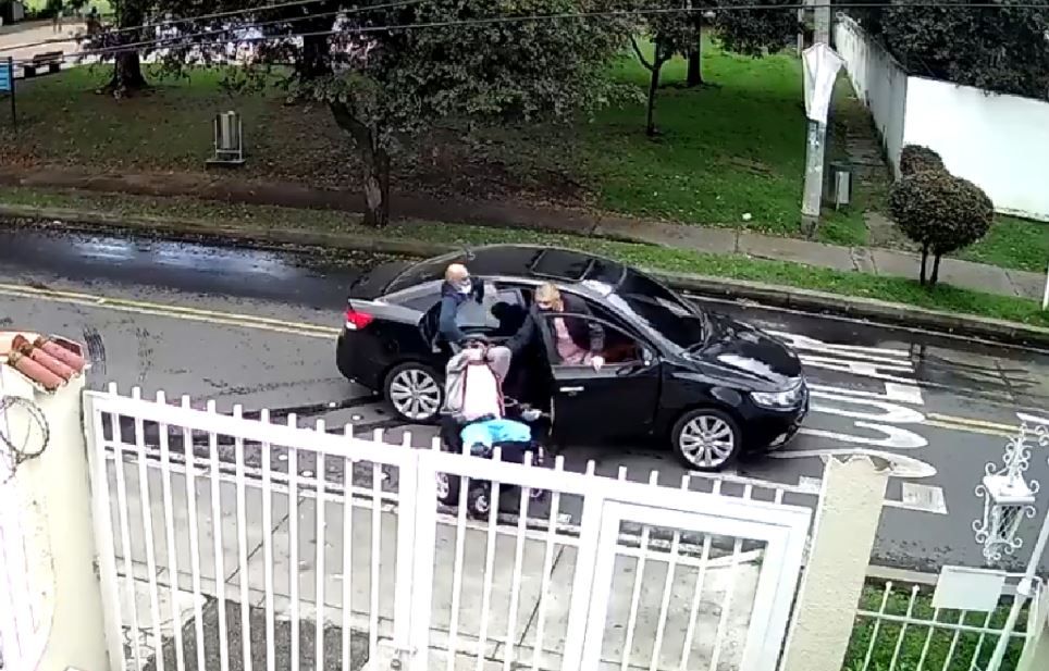 Captan asalto a un hombre en silla de ruedas (video)