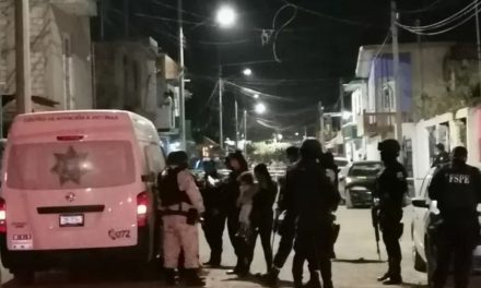 Irrumpen sicarios en domicilio y asesinan a padres frente a sus niños