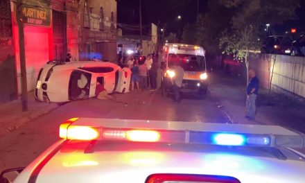 Hombre sufre aparatosa volcadura en Saltillo… quedó detenido por manejar tomado