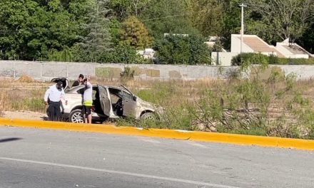 ‘Curvosio’ hace de las suyas y ocasiona una volcadura en Saltillo
