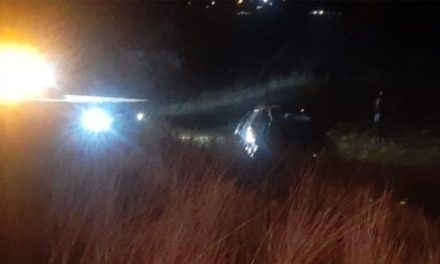 Seis jovencitos jugaban a las carreritas en plena carretera en Arteaga… sufren una volcadura y uno ya no la cuenta