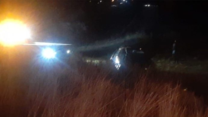 Seis jovencitos jugaban a las carreritas en plena carretera en Arteaga… sufren una volcadura y uno ya no la cuenta