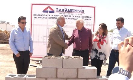 Alcalde de Torreón coloca primera piedra de nave industrial del Parque Industrial de Las Américas