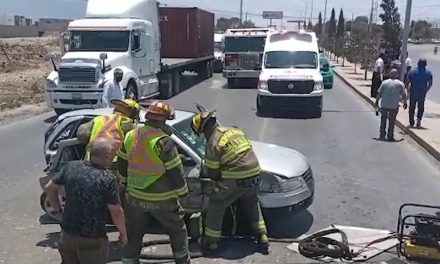 Conductor en estado de ebriedad juega ‘boliche’ con autos en Saltillo; una mujer termina atrapada