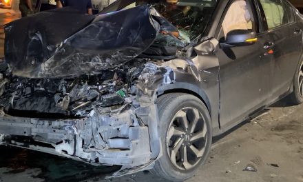 Camioneta con hombre alcoholizado ignora el alto y provoca una colisión en Saltillo