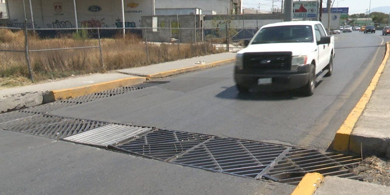 Saltillo: Existe peligrosa alcantarilla en el periférico LEA
