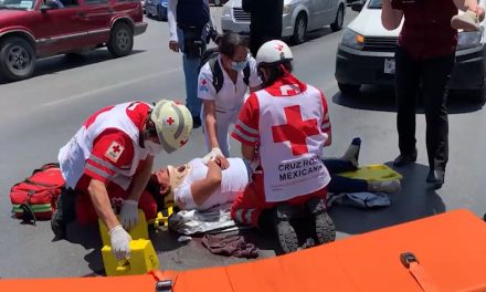 Atropellan a mujer en bulevar V. Carranza de Saltillo dejándola con amas piernas fracturadas