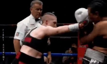 Boxeadora mexicana se encuentra en coma luego de ser noqueada en Escocia (video)
