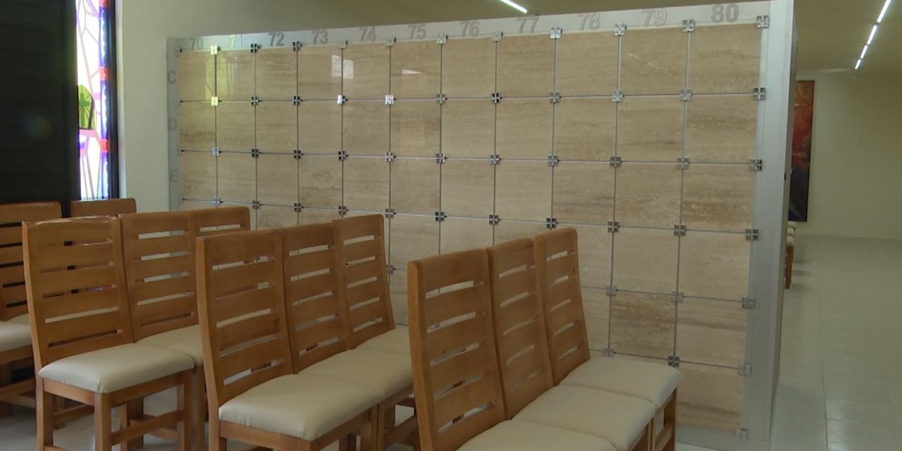 Bendice Obispo nueva cripta en Saltillo en la iglesia Padre Nuestro