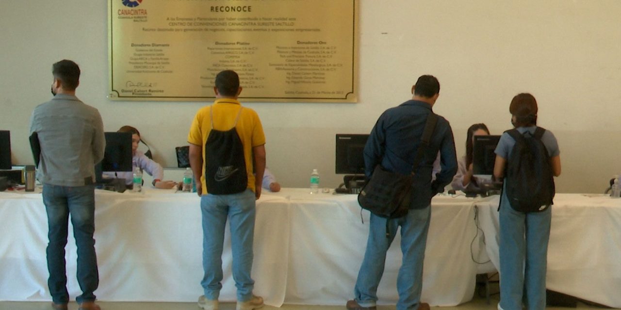 Ofrecen en feria del empleo 1500 vacantes para la región sureste de Coahuila
