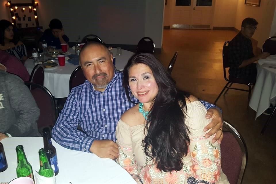Esposo de la maestra asesinada en primaria de Texas no soportó el dolor y murió de un infarto