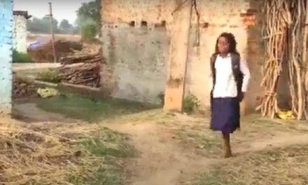 Niña se roba el corazón de internet; no tiene una pierna y camina un kilómetro diario para ir a clases