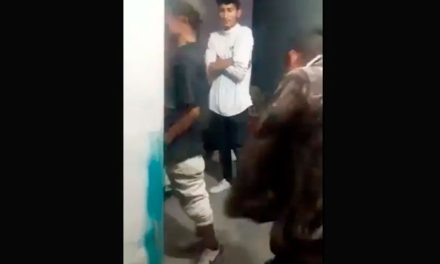 VIDEO: A tablazos jefe de plaza castiga a narcomenudistas