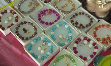 Preparan vendedores de Saltillo regalos para el 10 de Mayo