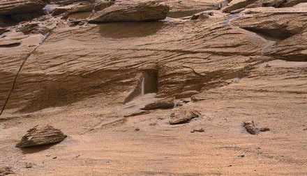 Aparece una misteriosa ‘puerta’ sobre la superficie de Marte