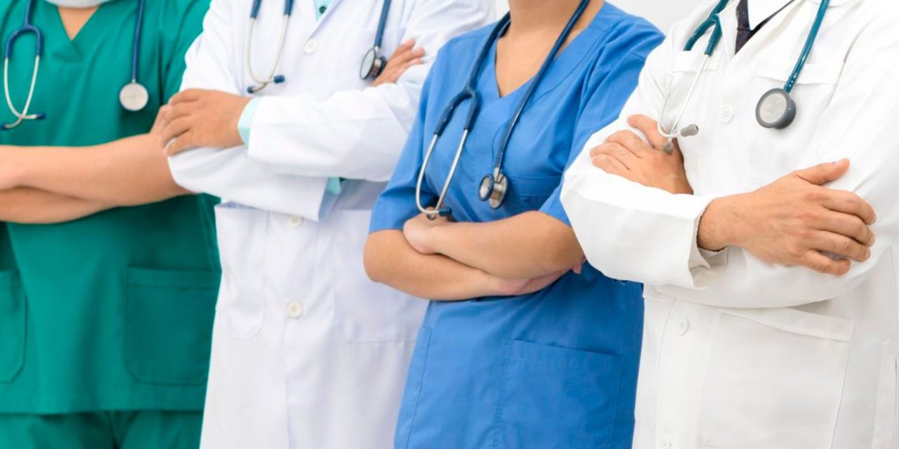 Abren convocatoria para 13 mil médicos especialistas en todo el país