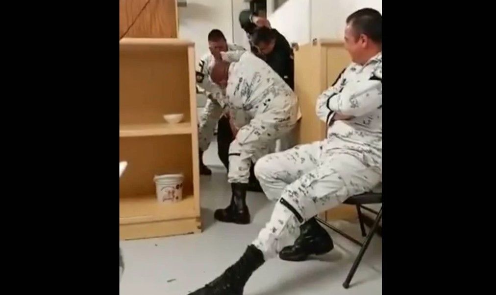 Elementos de la Guardia Nacional son captados ‘castigando’ a nalgadas a uno de sus compañeros
