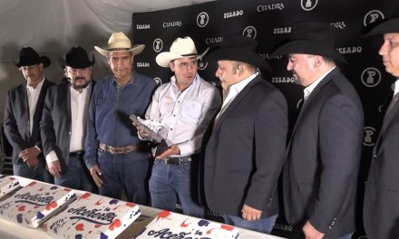 Mamás de Monclova festejan su día con concierto del grupo Pesado