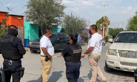 Encuentran a hombre en estado de putrefacción en la regadera de su casa en Ramos Arizpe