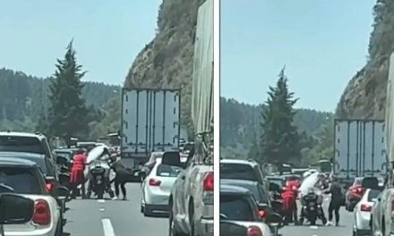 Novia en medio del tráfico le pide ‘ride’ a un motociclista para llegar a su boda