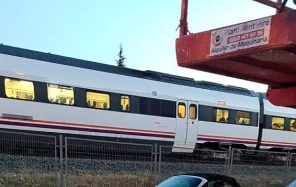 Joven pierde la vida al intentar rescatar a su perrito; un tren lo arrolló