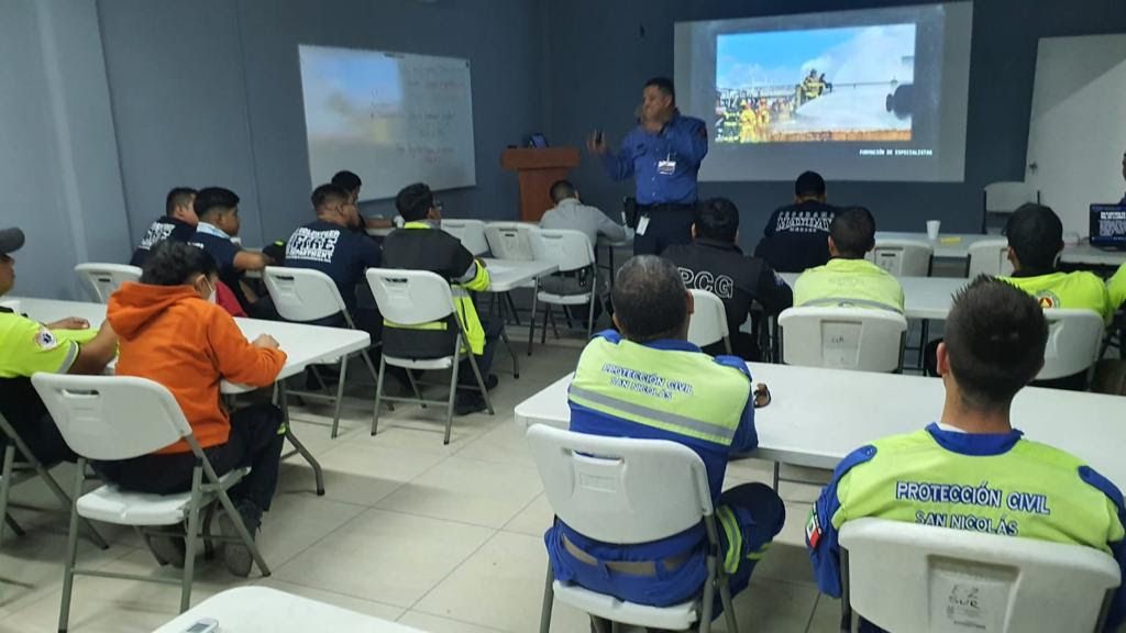 Bomberos Saltillo capacita a elementos de Torreón, Parras y Nuevo León