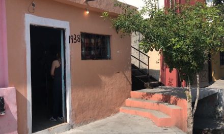 Vecino acosa a madre de familia en Saltillo