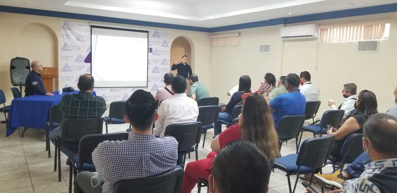 Capacitan a comerciantes en Acuña
