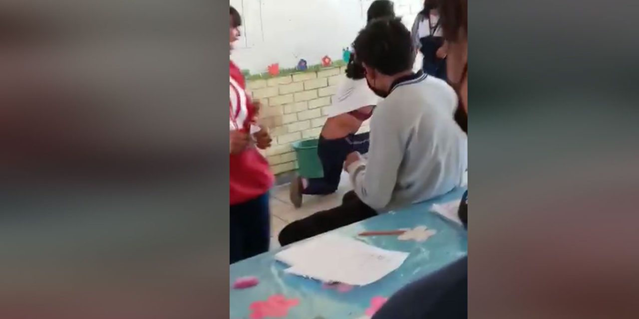 Saltillo: Graban pelea de alumnas de secundaria en la colonia Zaragoza (video)
